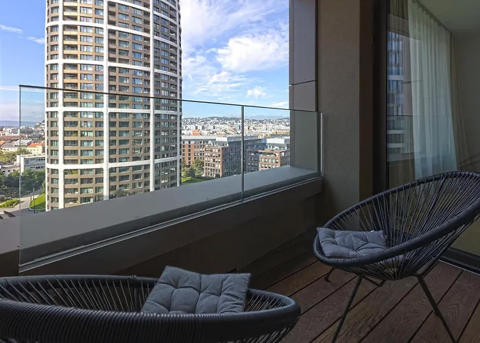 Skau Sky Park Ivory By Zaha Hadid 11 Floor 4 Tower Free Parking 브라티슬라바